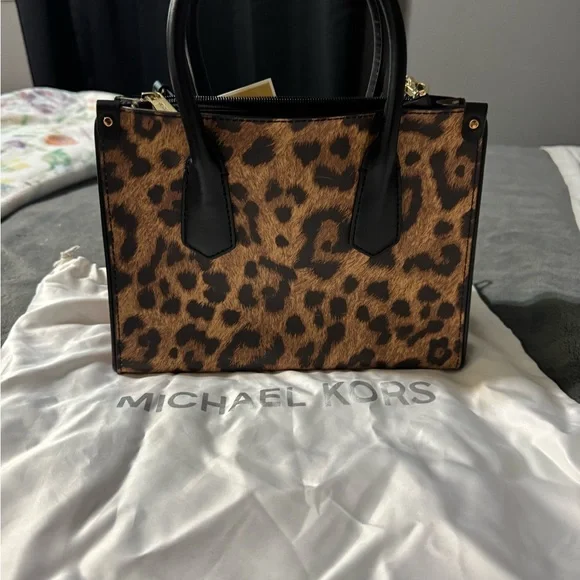 Michael Kors Leopard Print satchel - Picture 2 of 5
